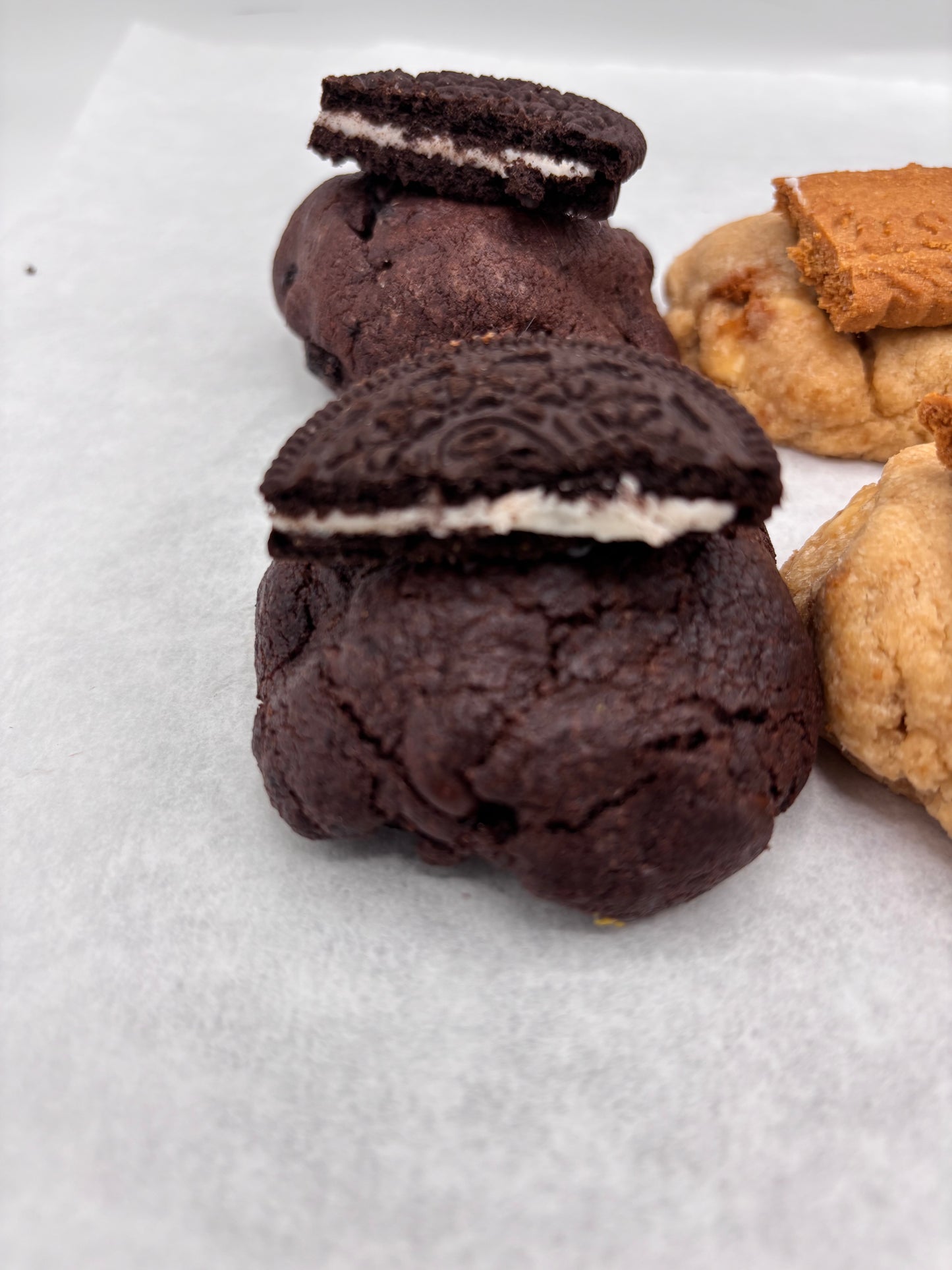 (4) Cookies and Creme "NY style" Cookies 200mg