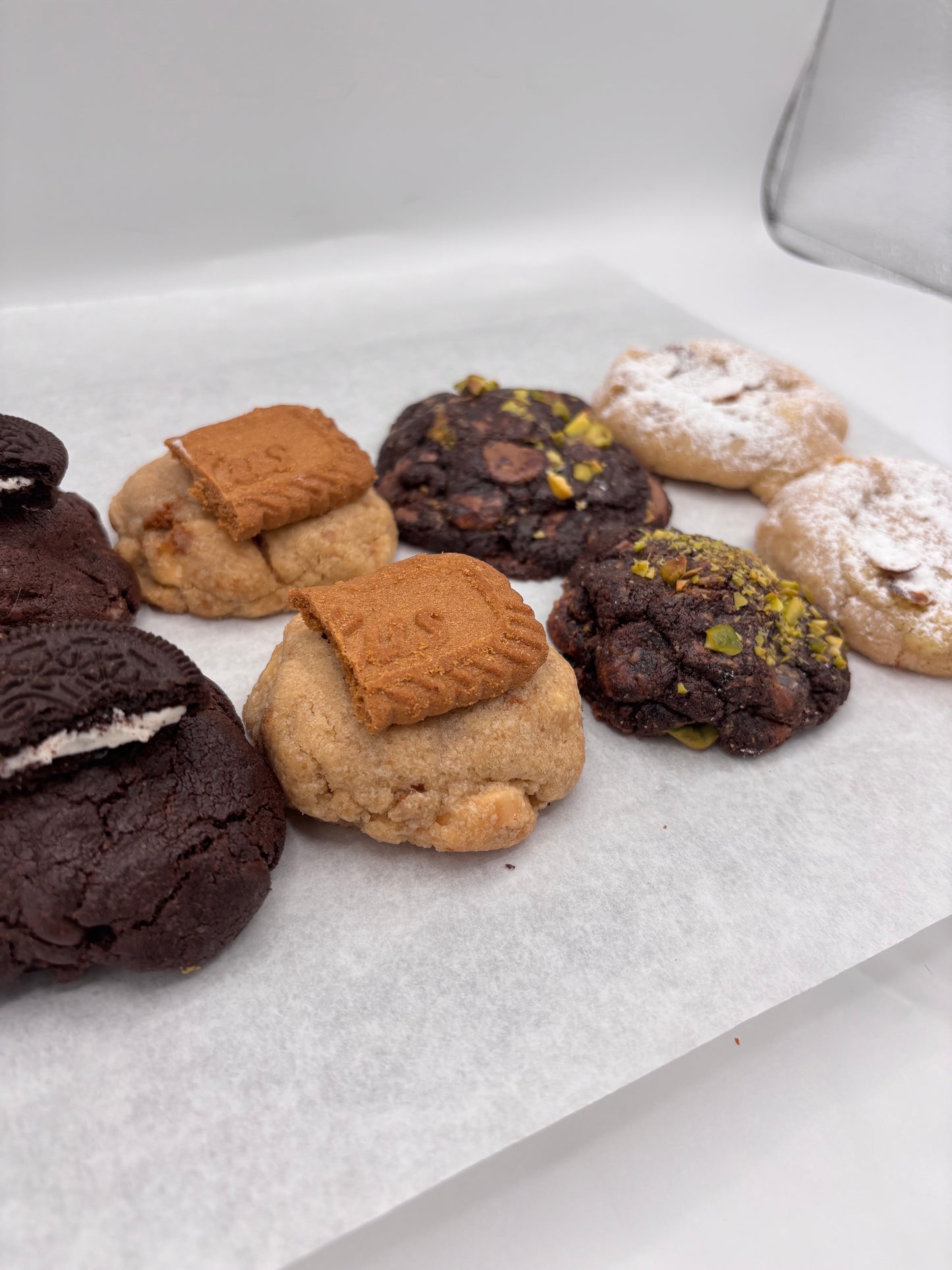(8) Viral Cookie Box